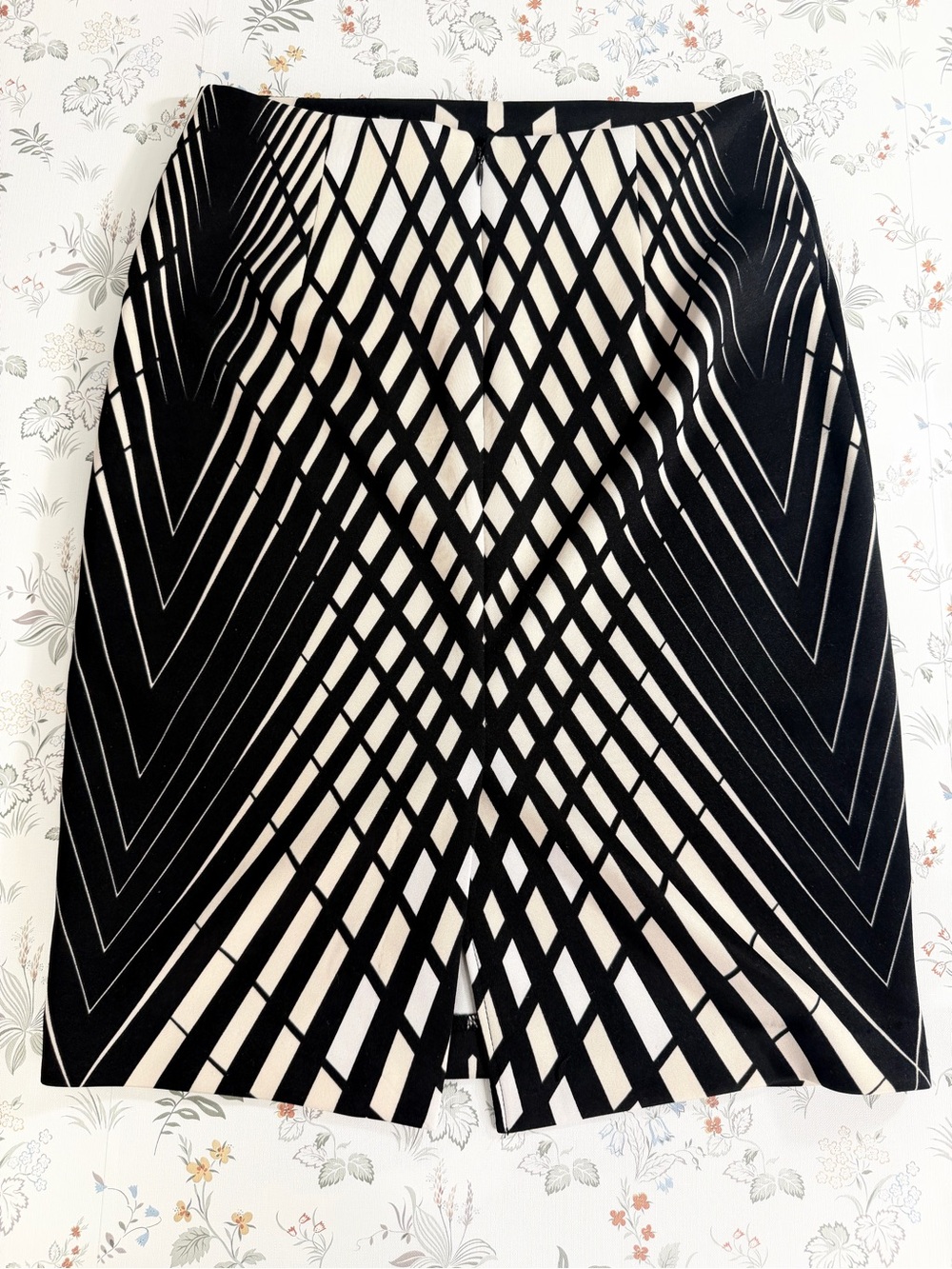 New York & Company Black and Cream Lattice Pencil Skirt Women’s Size Small - Picture 2 of 8